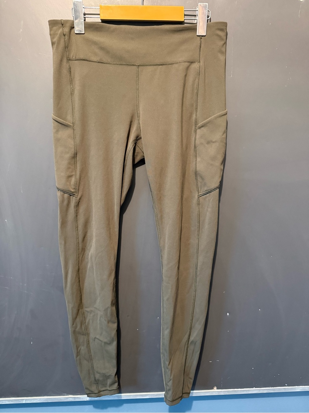 Lululemon Speed Up Tight *Full-On Luxtreme 28"
Dark Olive